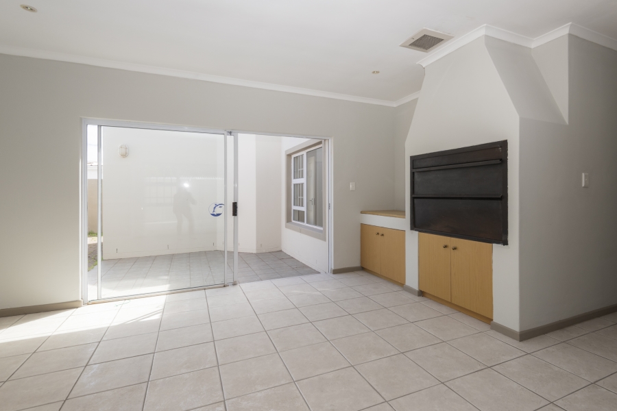 4 Bedroom Property for Sale in Middedorp Western Cape